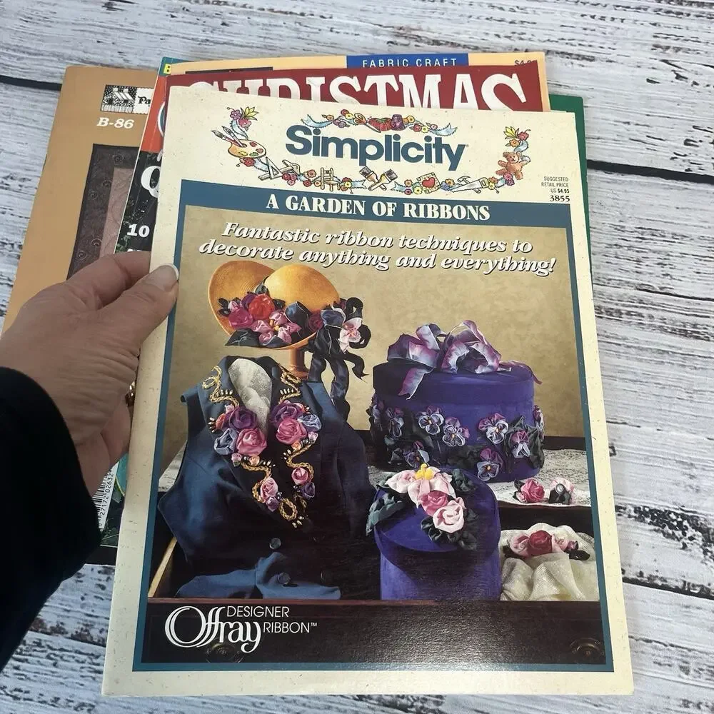Vintage Set of 12 Craft Quilt Magazines Christmas Cross Stitch Leisure Arts Mugs